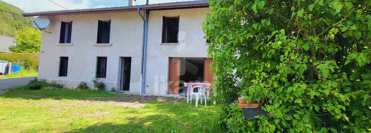 Maison à ENTREMONT-LE-VIEUX