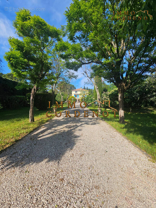 Maison à BESSE-SUR-ISSOLE