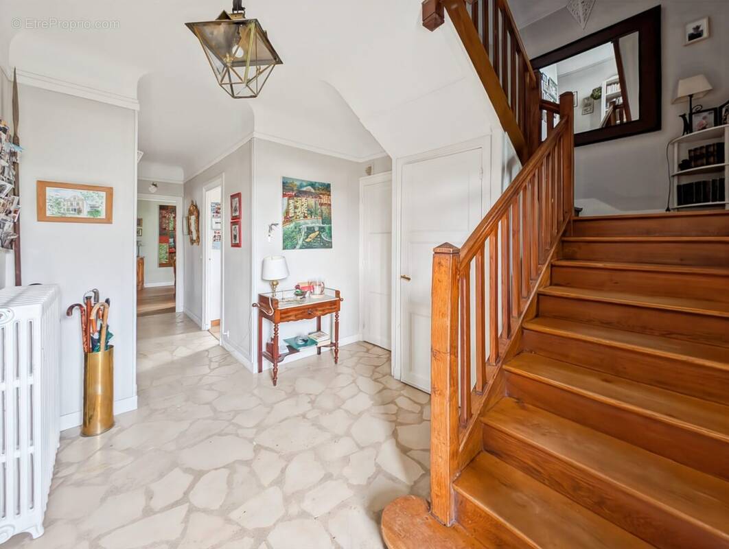 Maison 190 m² à Saint-Cyr-L'ecole  - photo 3