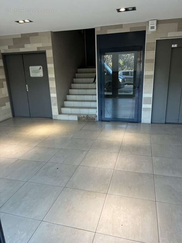 Commerce à SAINT-DENIS