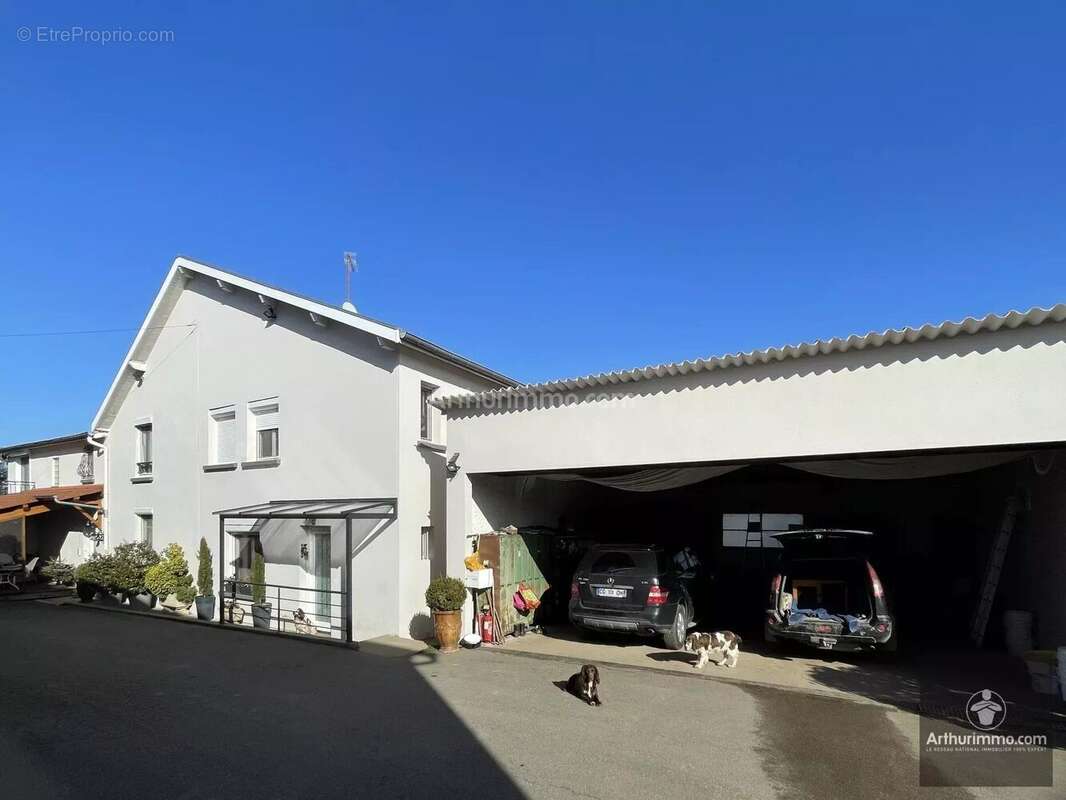 Commerce à LE COTEAU