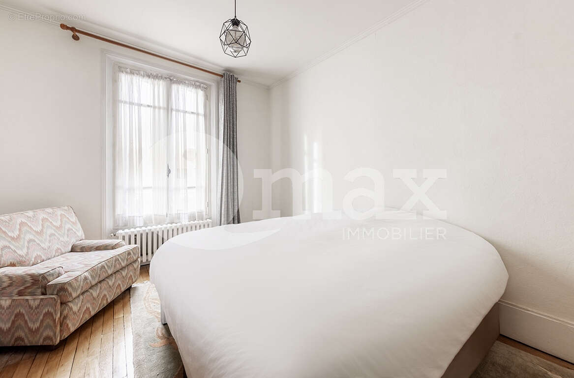 Appartement à COURBEVOIE