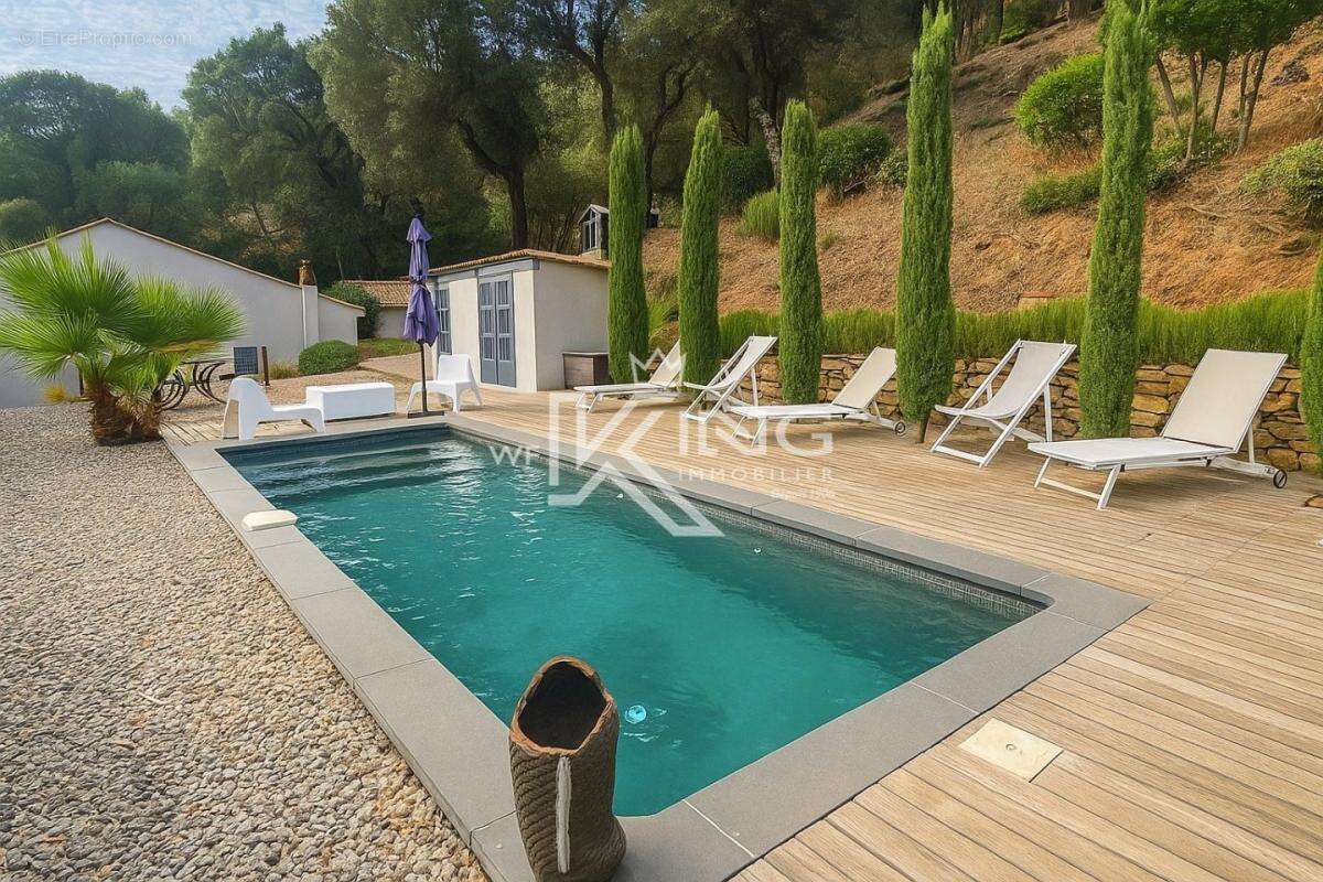 Sainte Maxime Villa T3 avec logement T2 indépendant sur 2168 m² de terrain - photo 4