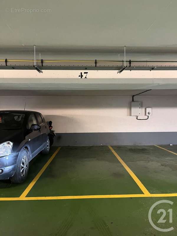 Parking à PARIS-12E