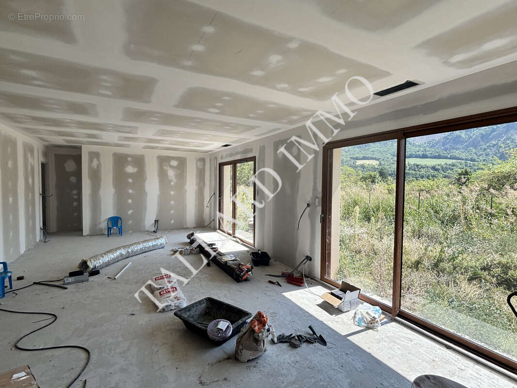 Espinasses, Maison de plain pied hors d'eau hors d'air sur terrain 1839 m2 - photo 8