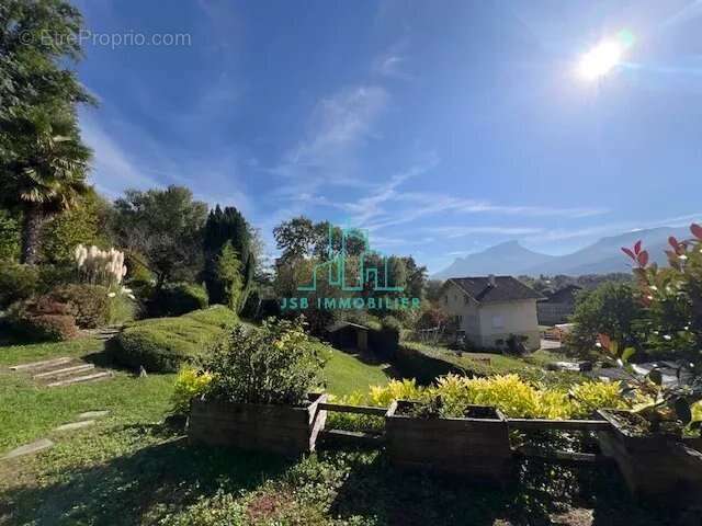 Maison à CHALLES-LES-EAUX