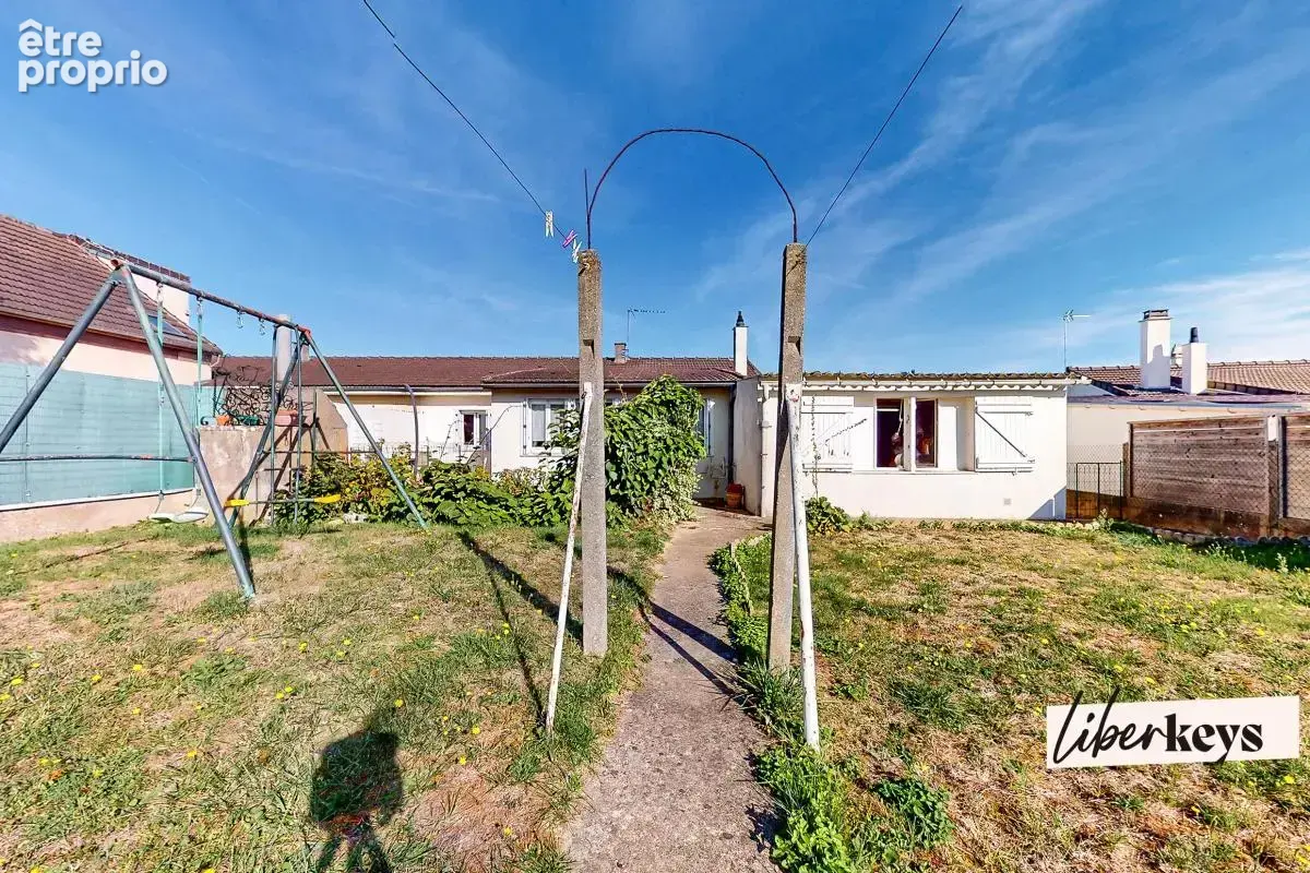 Plaisir – Maison familiale de plain-pied - 5 pièces - 120 m² au sol avec jardin et garage, proche gare - photo 24