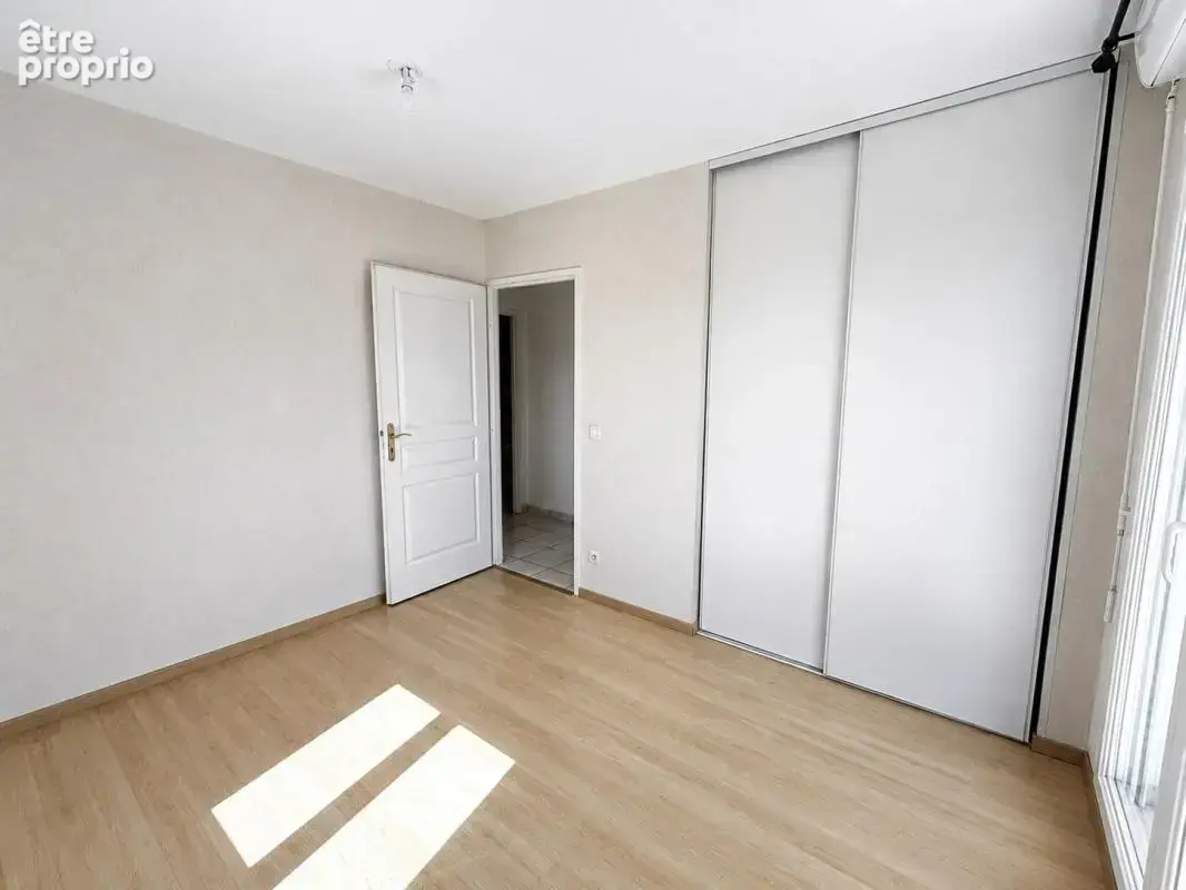 Appartement 2 chambres lumineux avec terrasse de 40 m² et double parking - photo 5