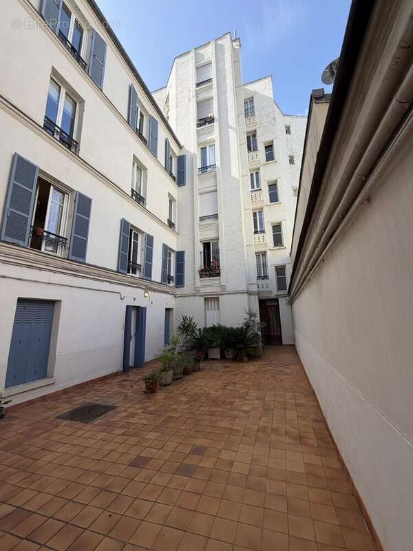 Appartement à PARIS-14E