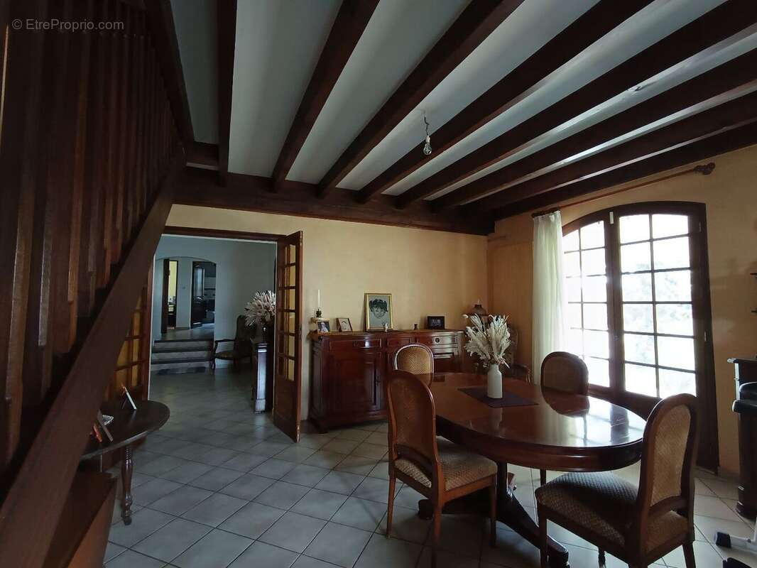 Maison sur demi-niveau spacieuse avec grand garage - photo 7