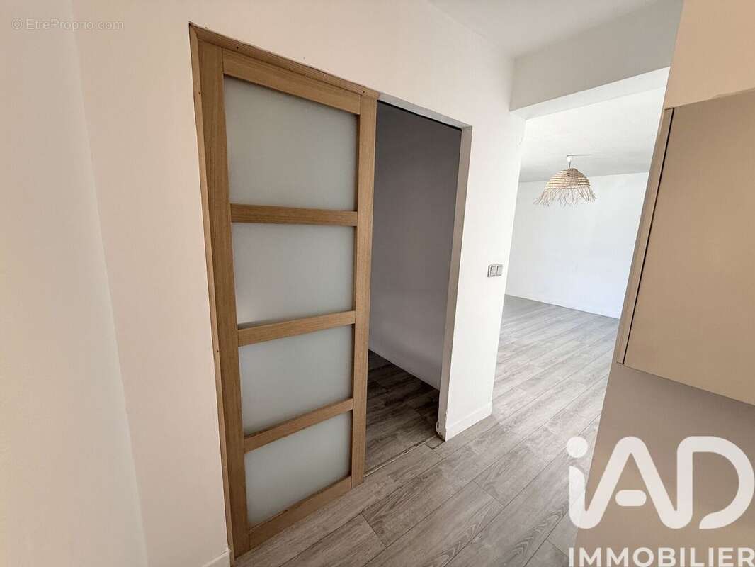 Photo 5 - Appartement à ROQUEFORT-LA-BEDOULE