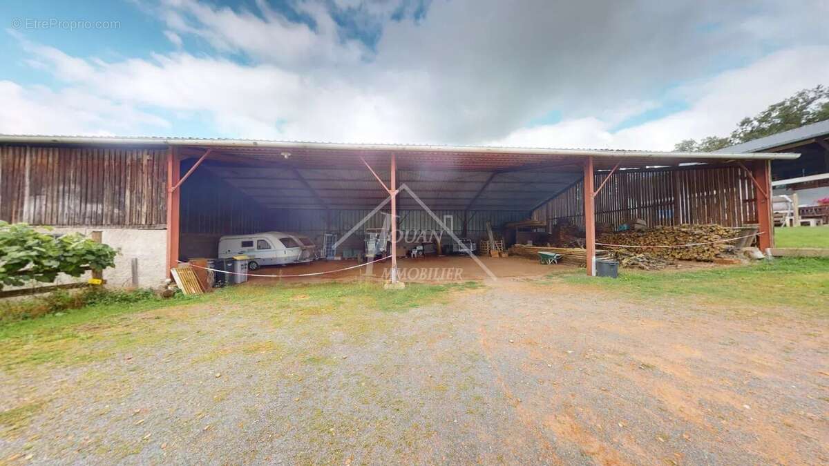 Maison à SAINT-BONNET-TRONCAIS