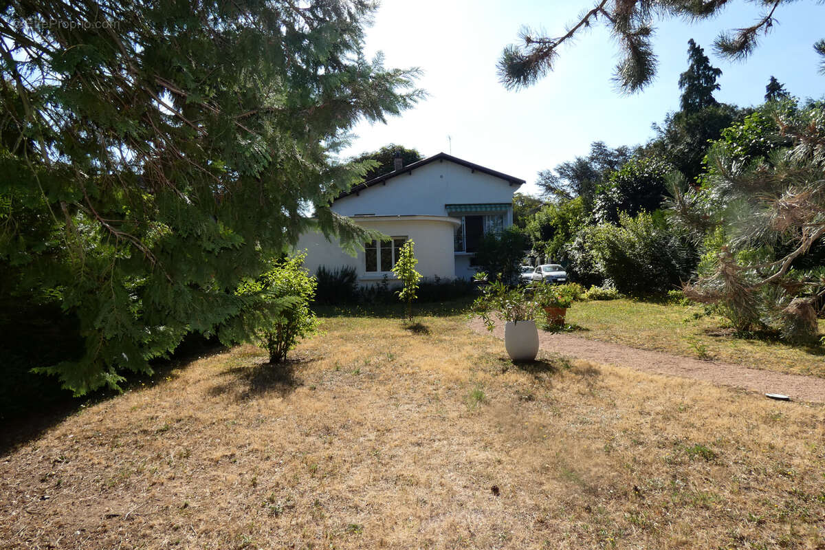 Maison à NERIS-LES-BAINS