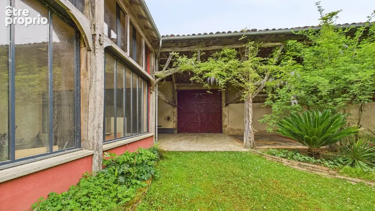 Ensemble immobilier empreint de charme, d'authenticité et d'une élégance discrète. - photo 12