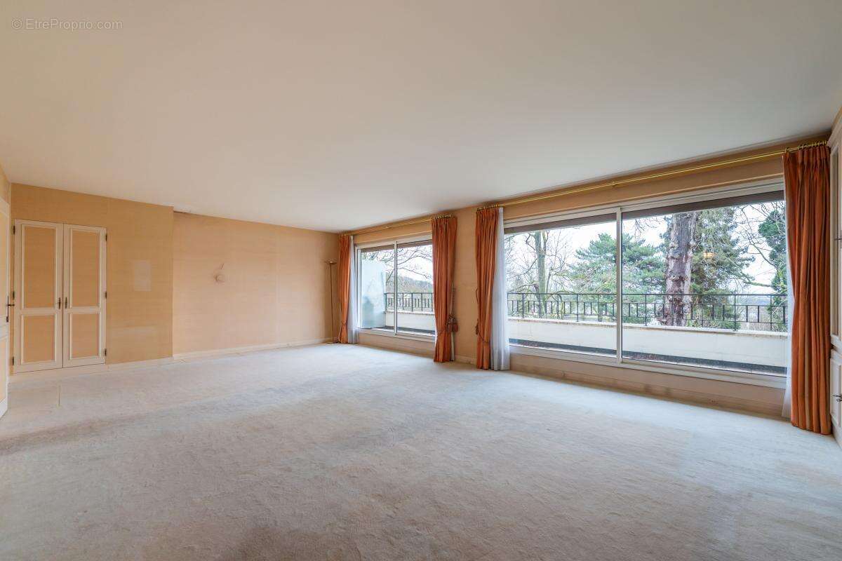 Appartement à VILLE-D'AVRAY