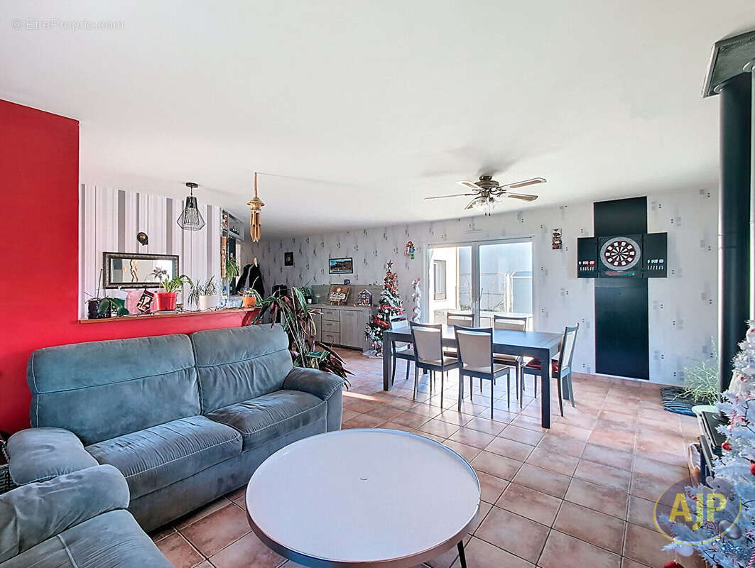 Maison à VIEILLEVIGNE