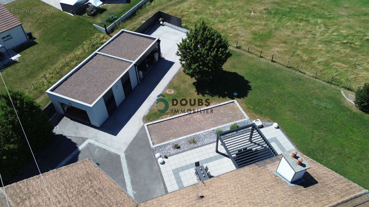 Villa de 487 m² à pierrefontaine-les-varans - photo 2