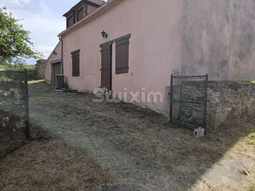 Maison à QUARRE-LES-TOMBES