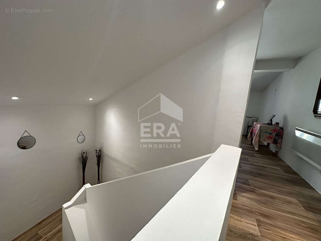 Maison à SAINT-LAURENT-DE-LA-SALANQUE