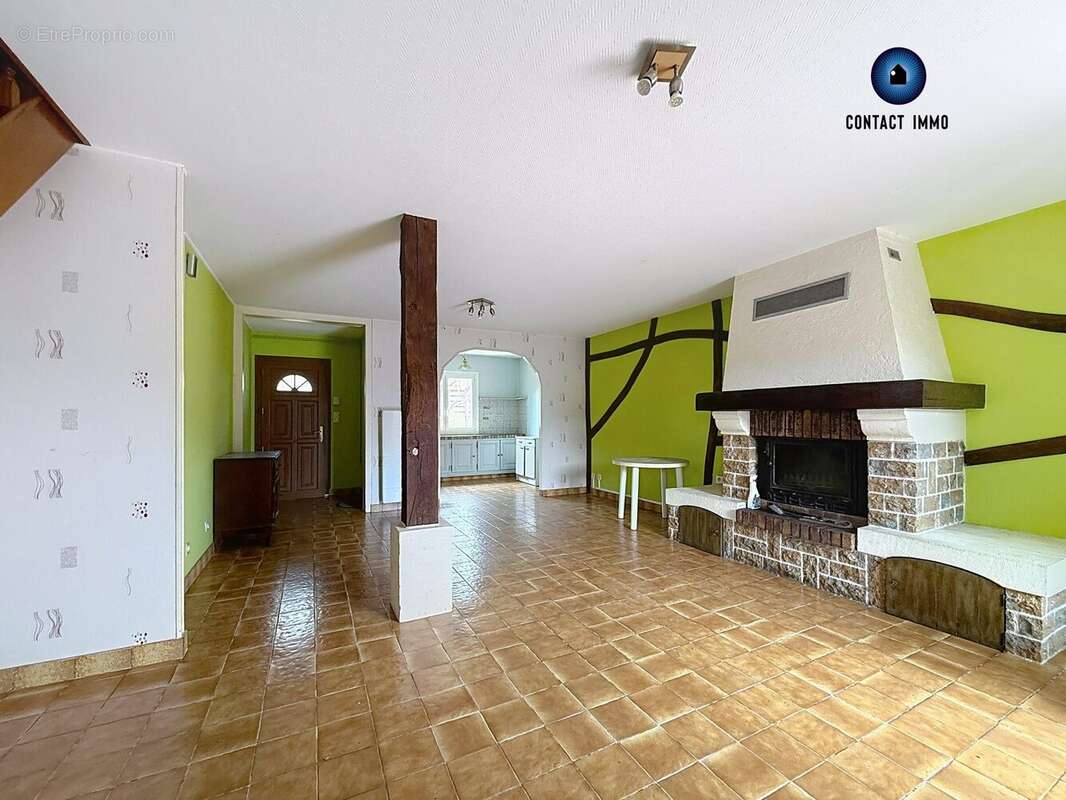 Maison à SAINT-PANTALEON-DE-LARCHE