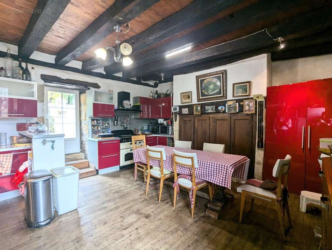 Jolie maison en pierre avec 4 chambres, piscine et jardins - photo 5