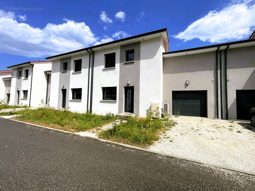 Maison à FROGES