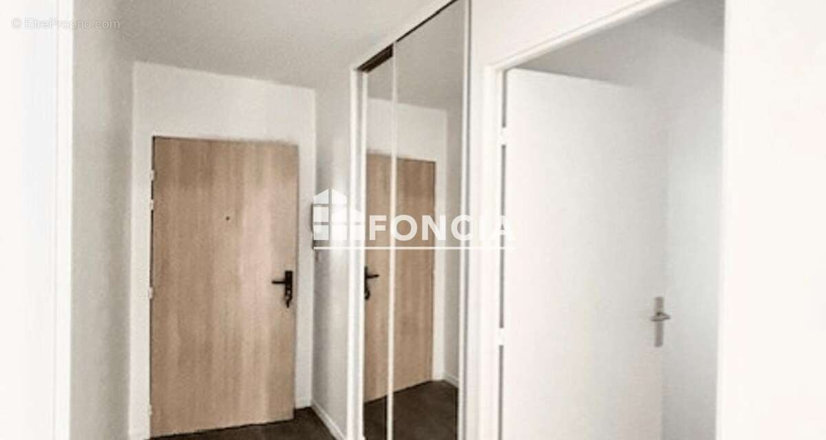 Beau rez de jardin idealement situe, au pied du r.e.r b antony et de toutes commodites - photo 2