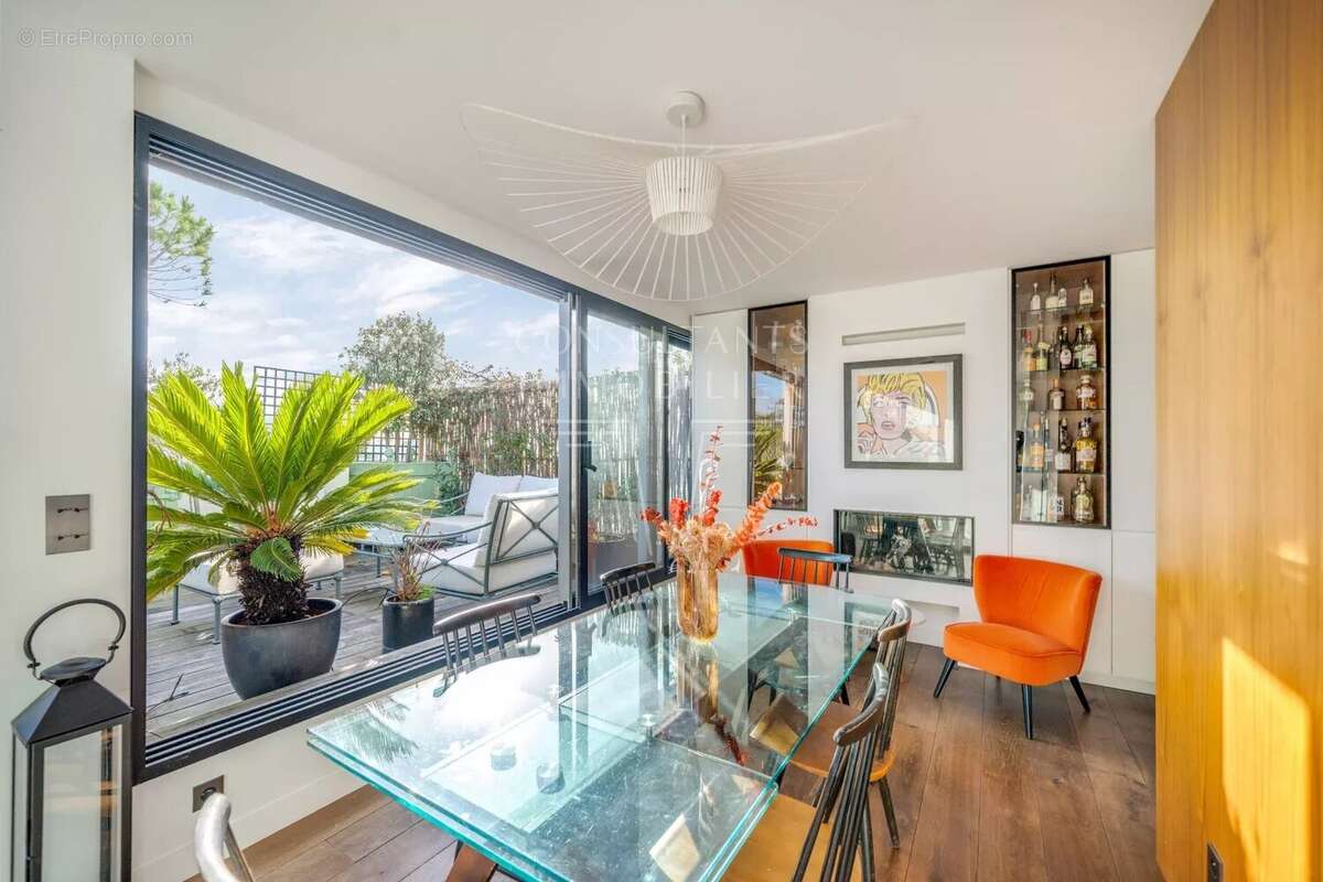 Appartement à PARIS-15E