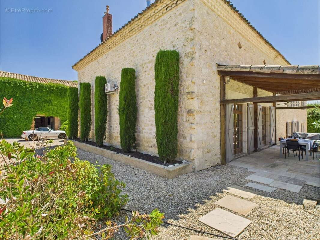 Maison à CAHUZAC-SUR-VERE