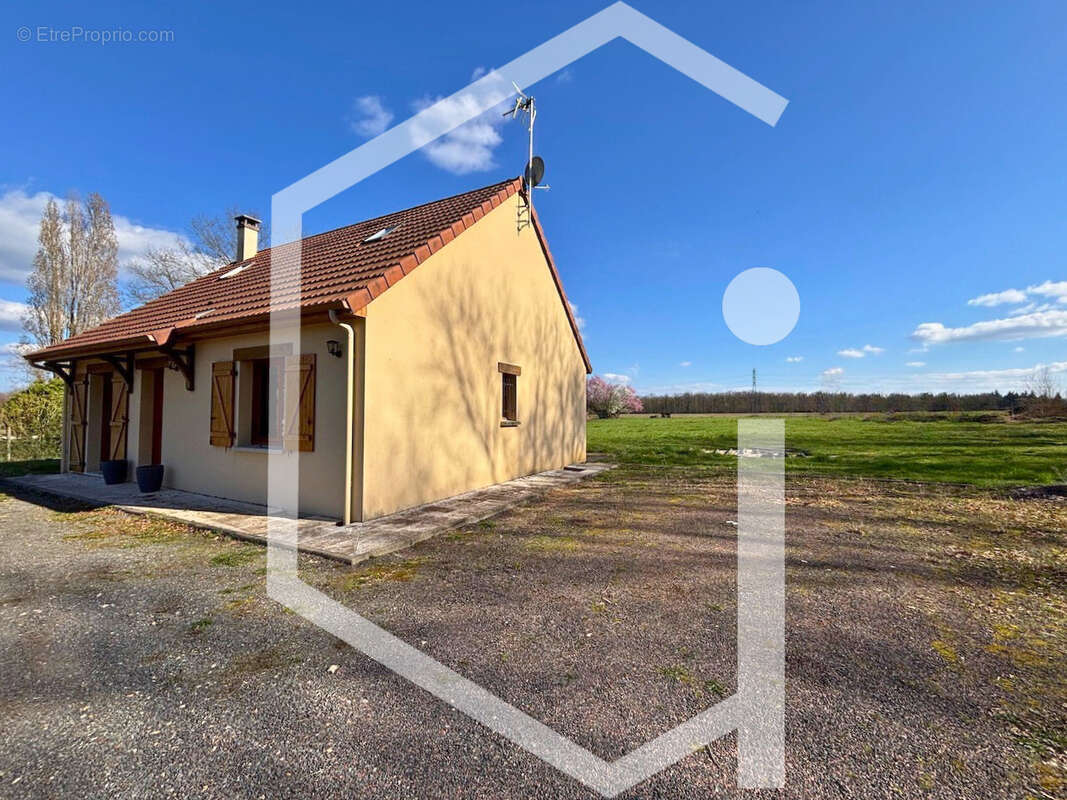 Maison à SURY-PRES-LERE