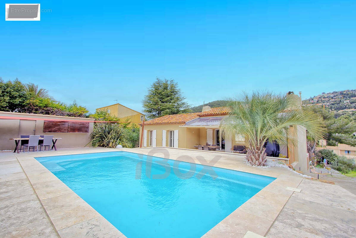 Maison à CARQUEIRANNE