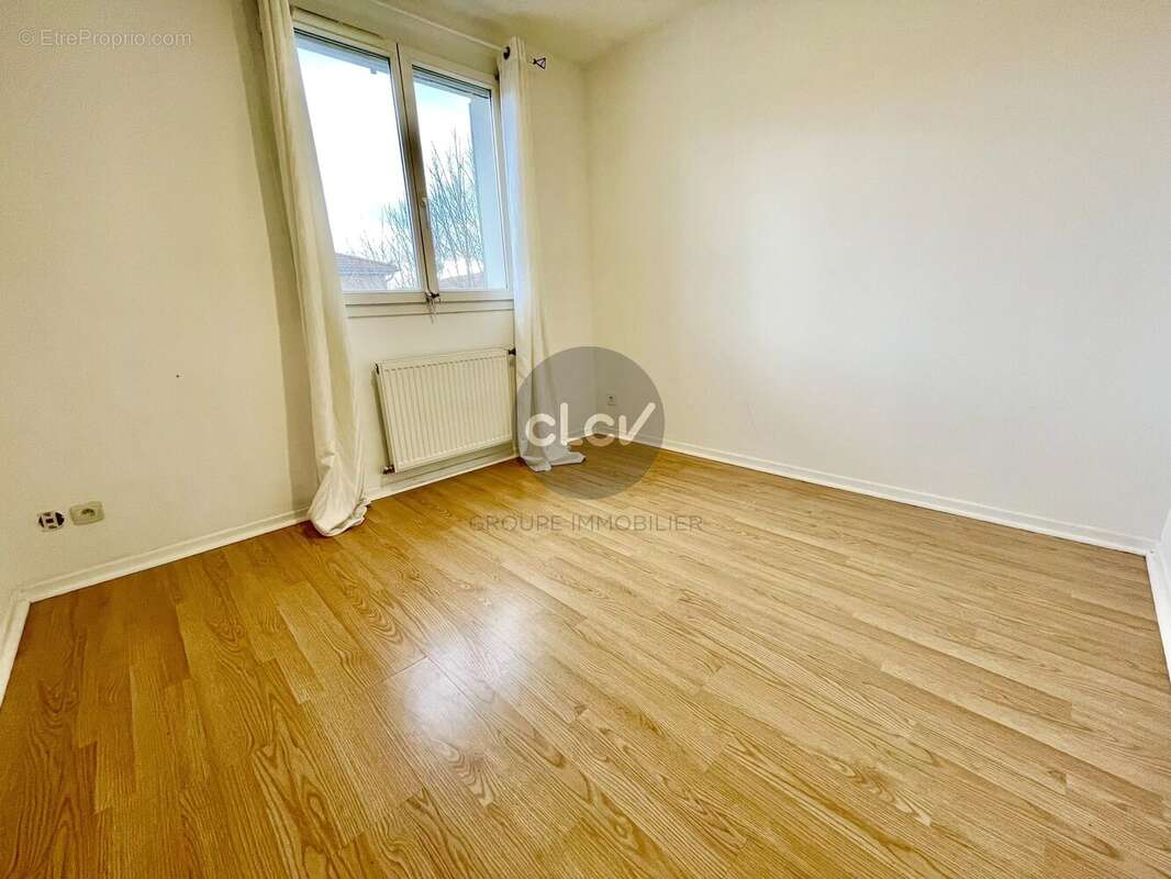 Maison sur le toit / Duplex Dernier étage avec Terrasse / La Soie 69120 Vaulx en Velin - photo 12