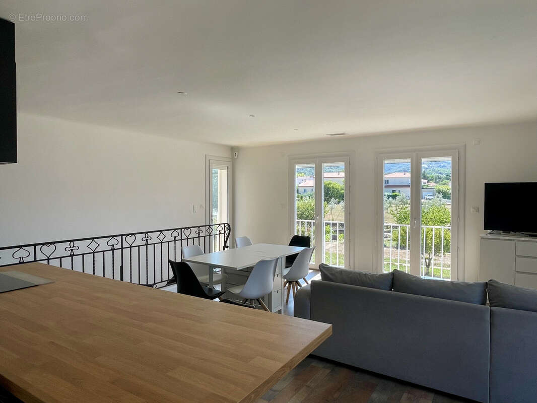 Exclusivité au pied du massif des albères : villa 4 faces rénovée de 146 m2 avec piscine et garage - photo 16