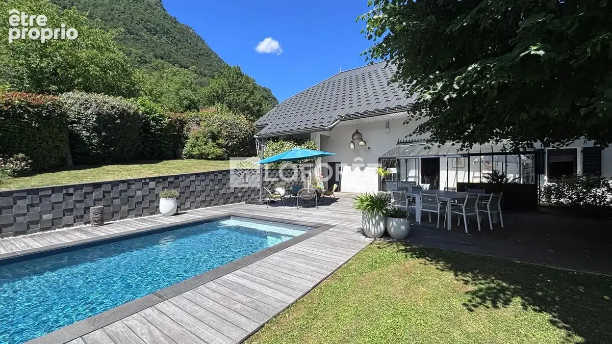 Maison familiale de caractère à Mercury de 175 m² avec dépendances et vaste grange d'environ 200 m - photo 11