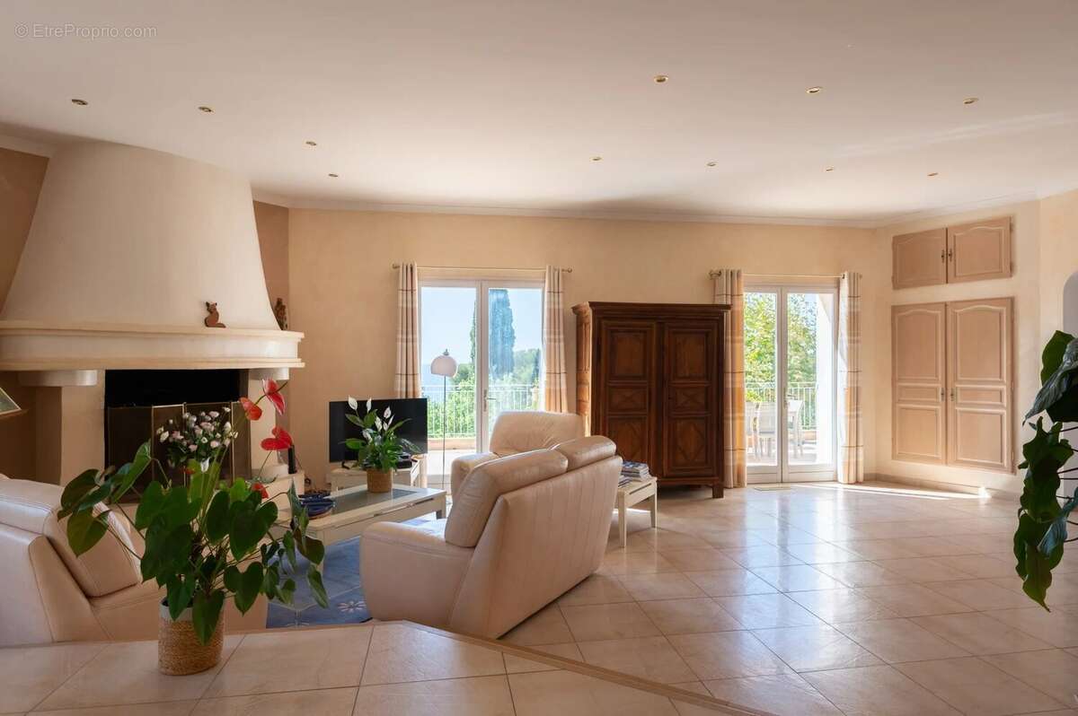 Maison à CARQUEIRANNE