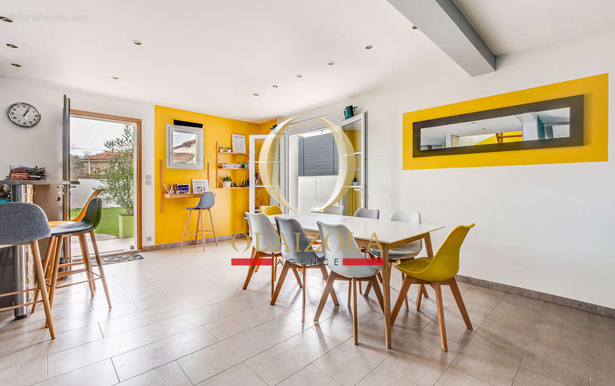 SAINT-PÉE-SUR-NIVELLE : Maison familiale récente avec jardin, garage et excellente performance énergétique - photo 5