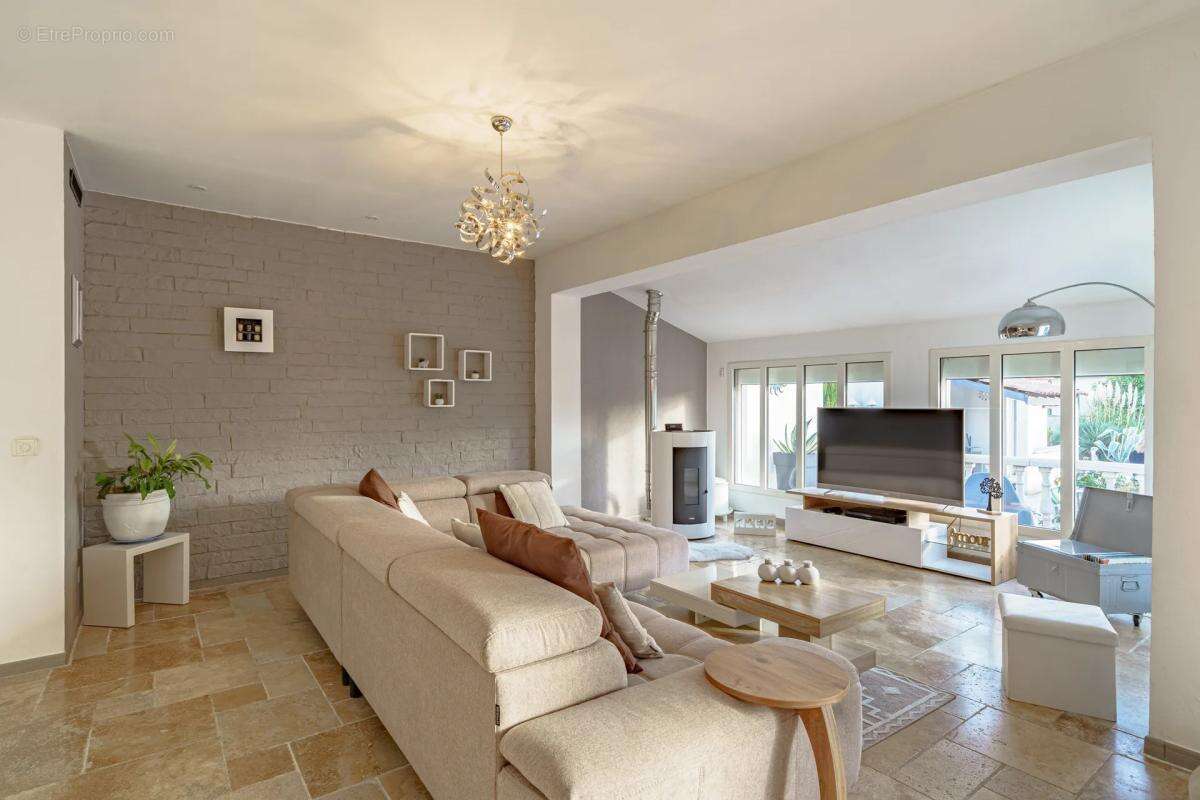 Maison à PELISSANNE