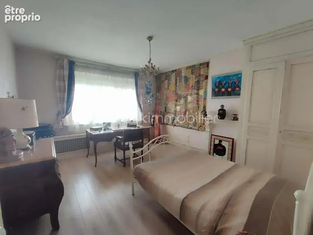 Grande maison familiale avec un fort potentiel, en hyper centre de 1948, 402m2, 15 pièces 7 chambres!!!!!! - photo 13