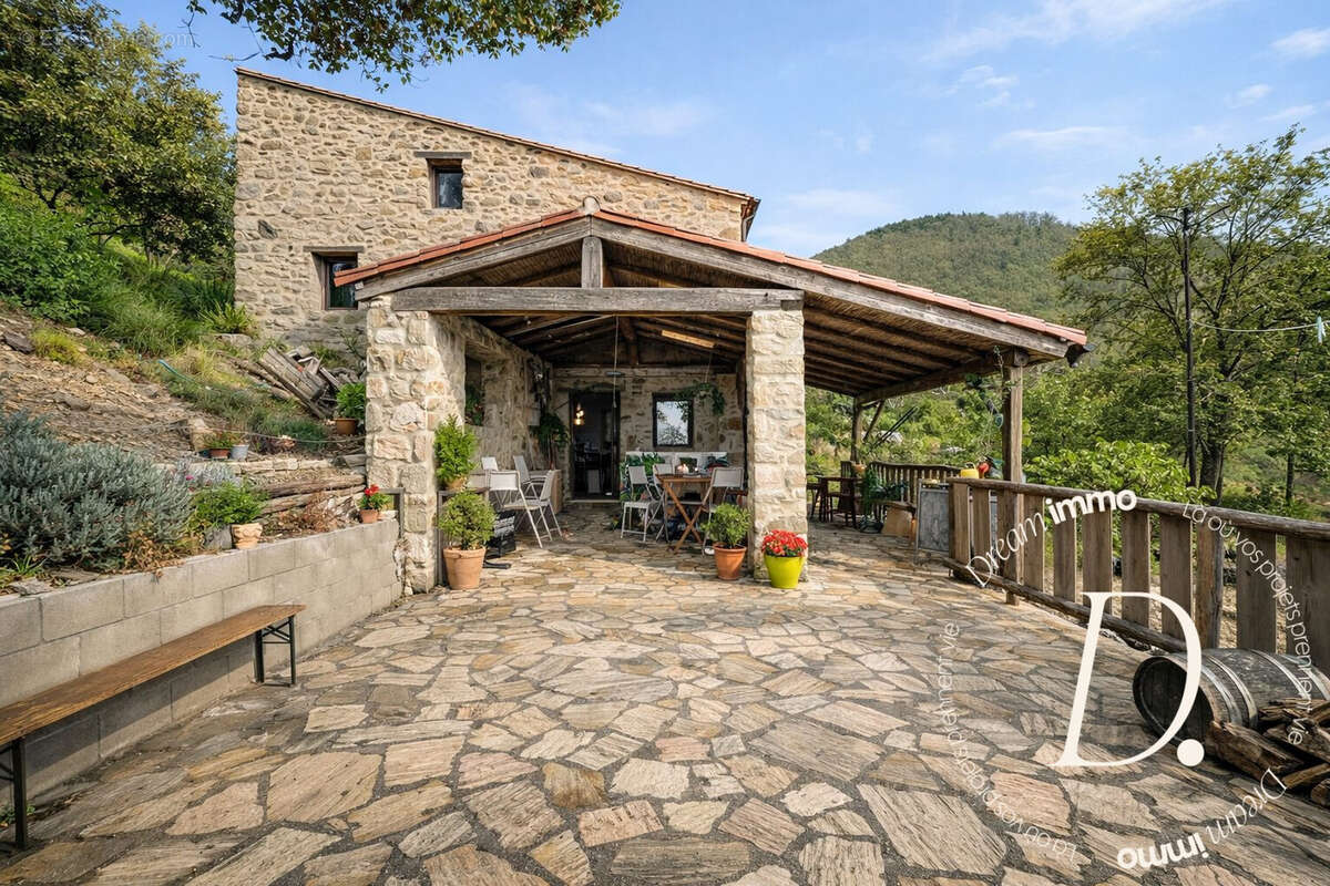 Maison à SAINT-LAURENT-DE-CERDANS