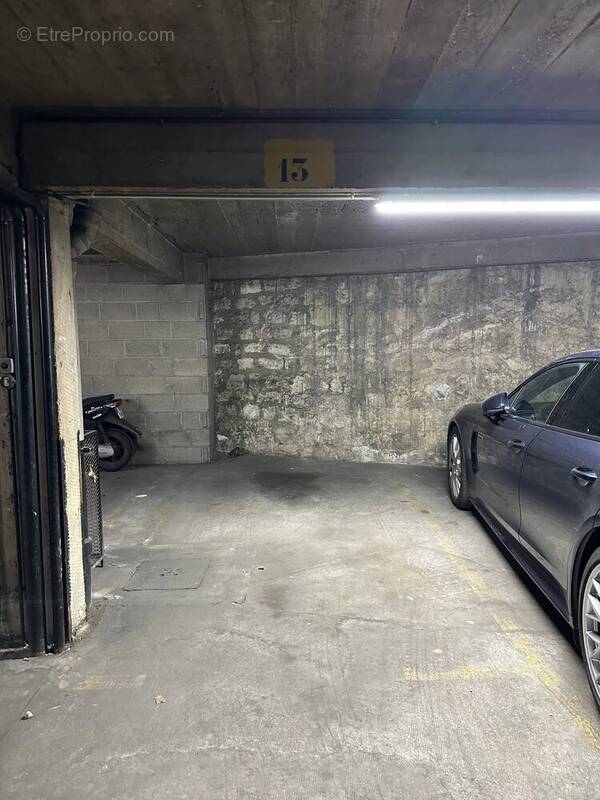 Parking à PARIS-13E