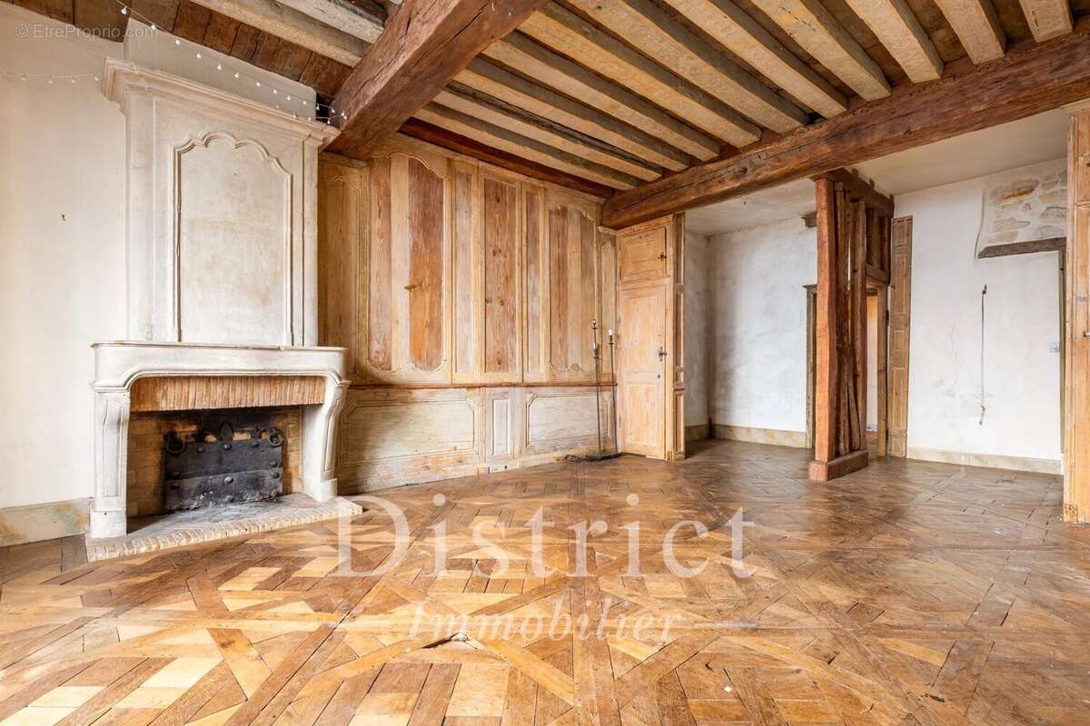 Île Saint Louis - Duplex de charme de 83 m² à rénover - photo 4