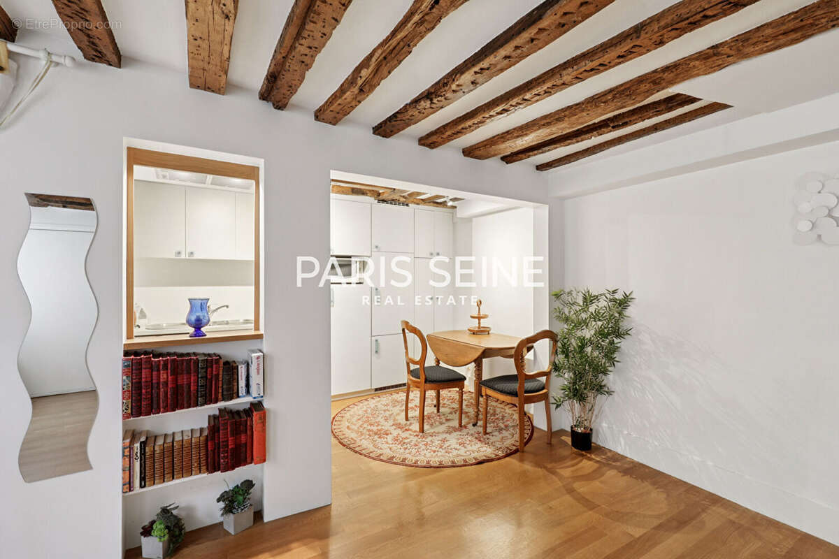 Appartement à PARIS-1E