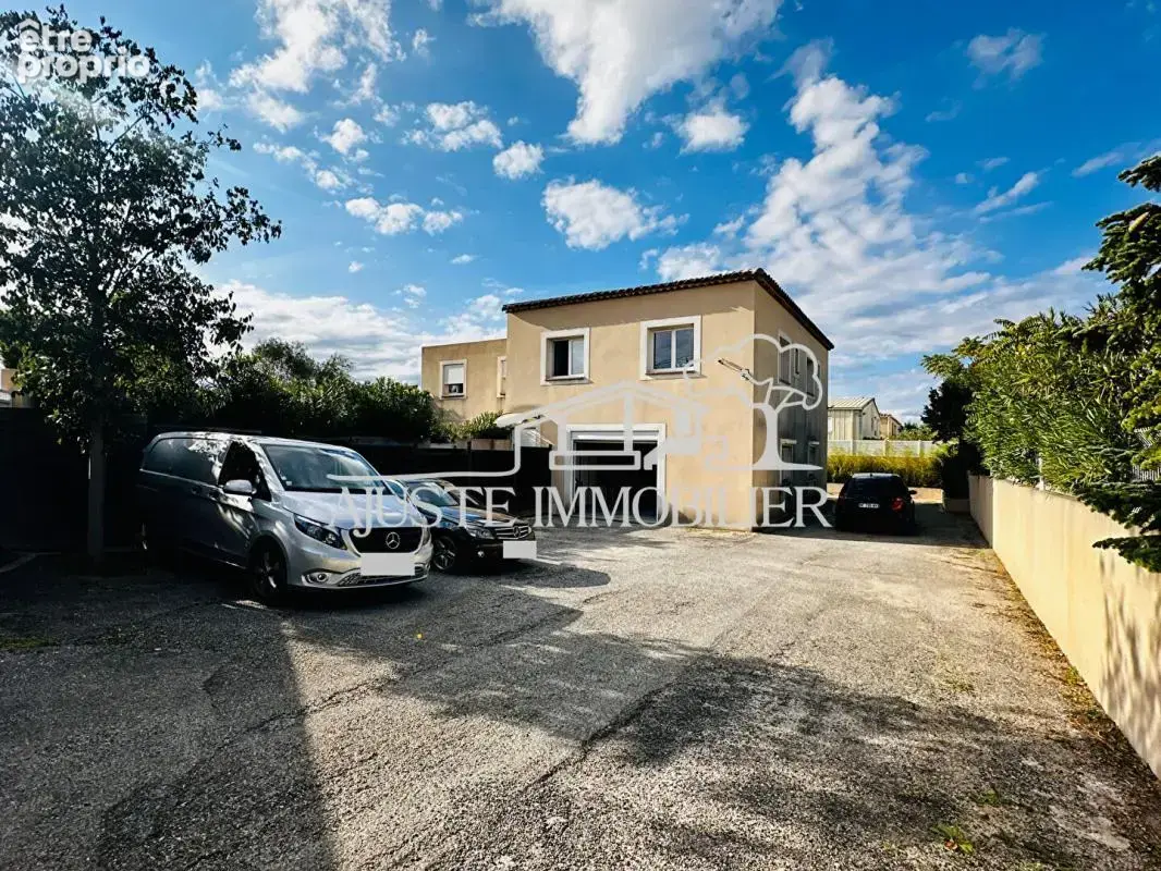 Local commercial Marignane 300 m2 - photo 3