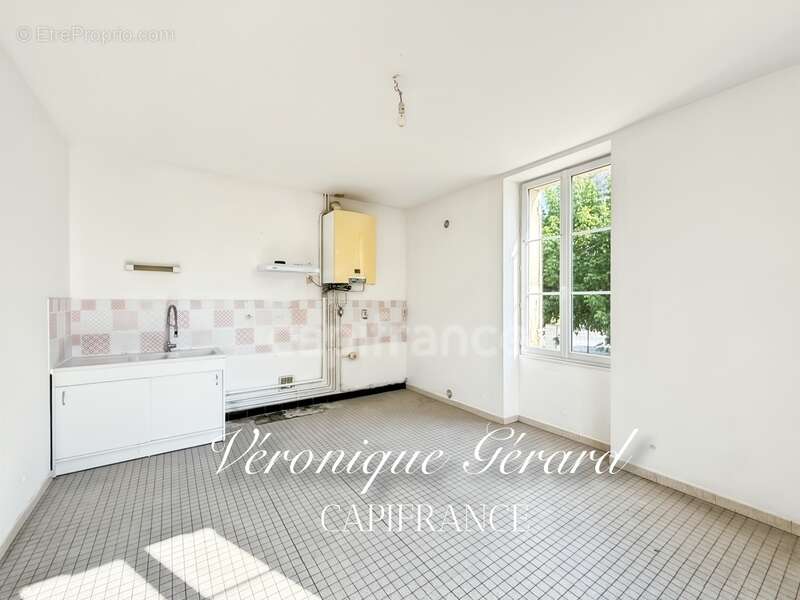 Maison à PETIT-PALAIS-ET-CORNEMPS