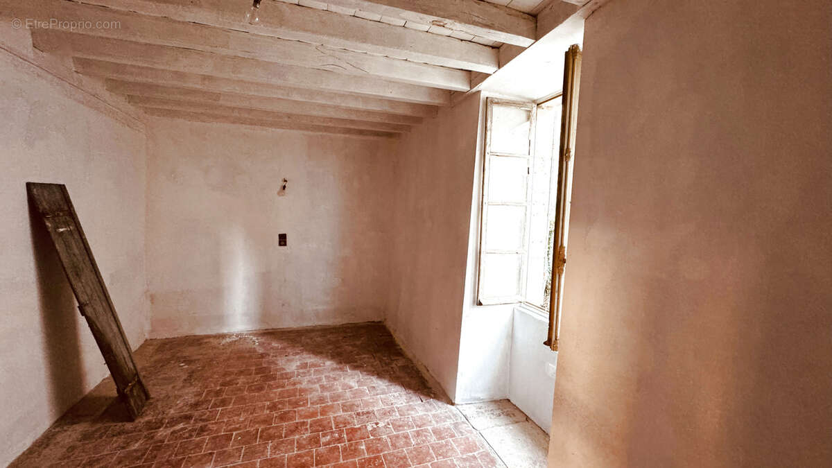 Ancien corps de ferme à renover avec dépendances et jardin de 447 m2 au prix de 58 000 € F.A.I. secteur THORY - photo 8