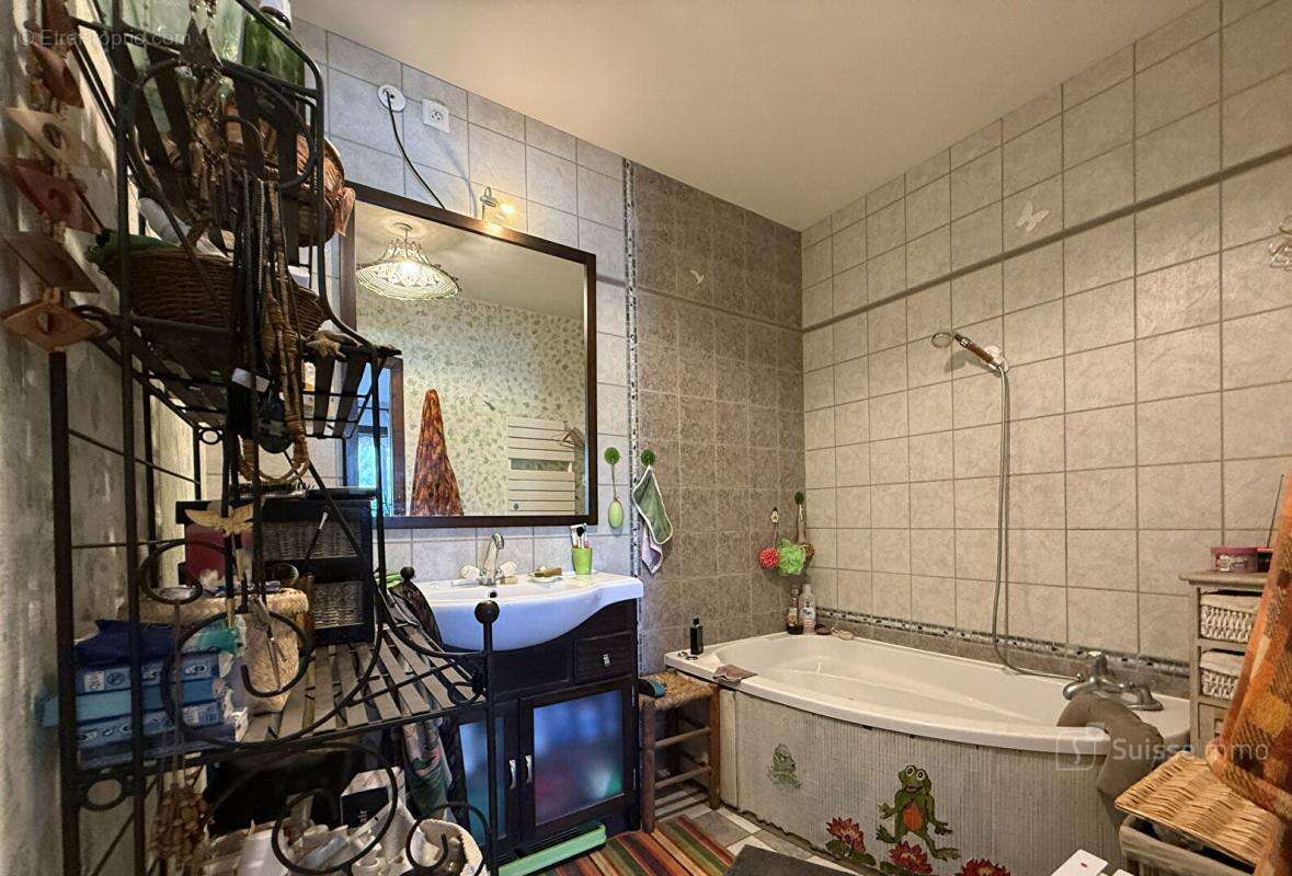 Maison de village Oyonnax 3 pièce(s) 98 m2 et dépendances - photo 11