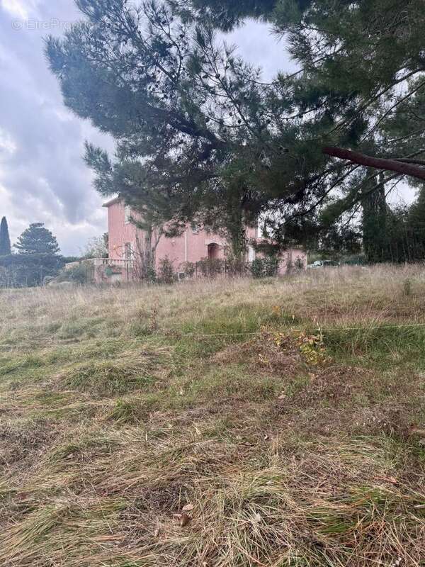 Terrain à PELISSANNE