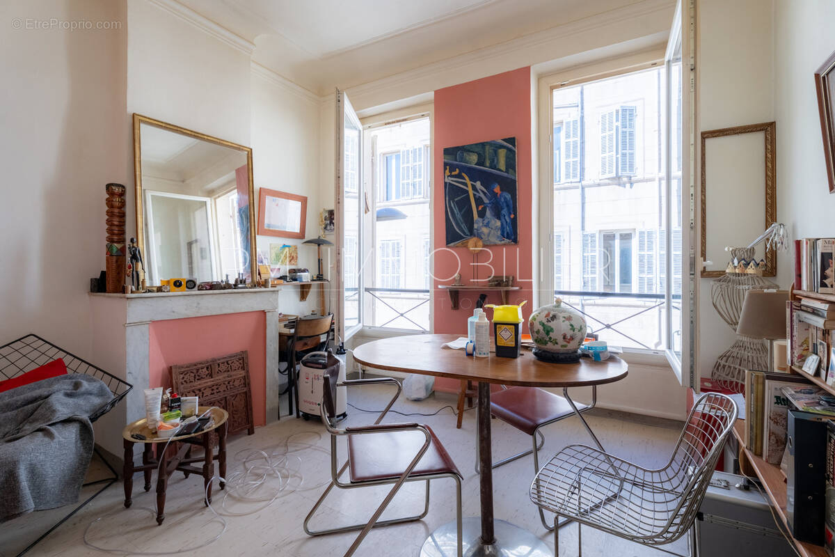 Appartement à MARSEILLE-5E