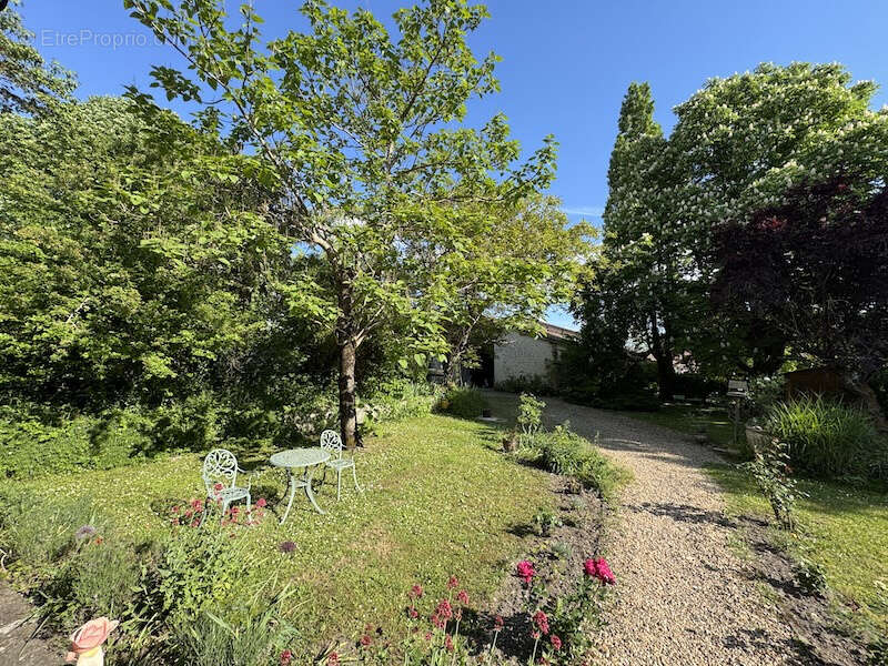 Maison à RIOUX-MARTIN