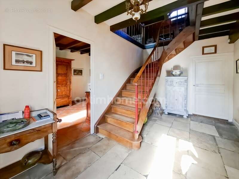 Maison à ESPINASSE-VOZELLE